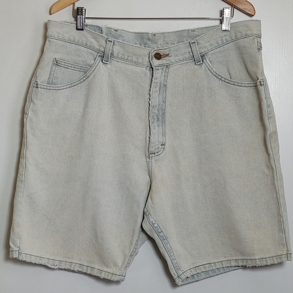 Wrangler Men's Light Wash Denim Shorts - Picture 1 of 8